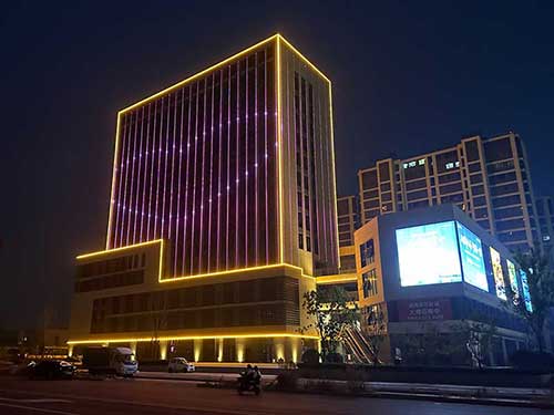 景觀亮化燈具選型避坑指南：LED、投光燈、線條燈如何搭配？